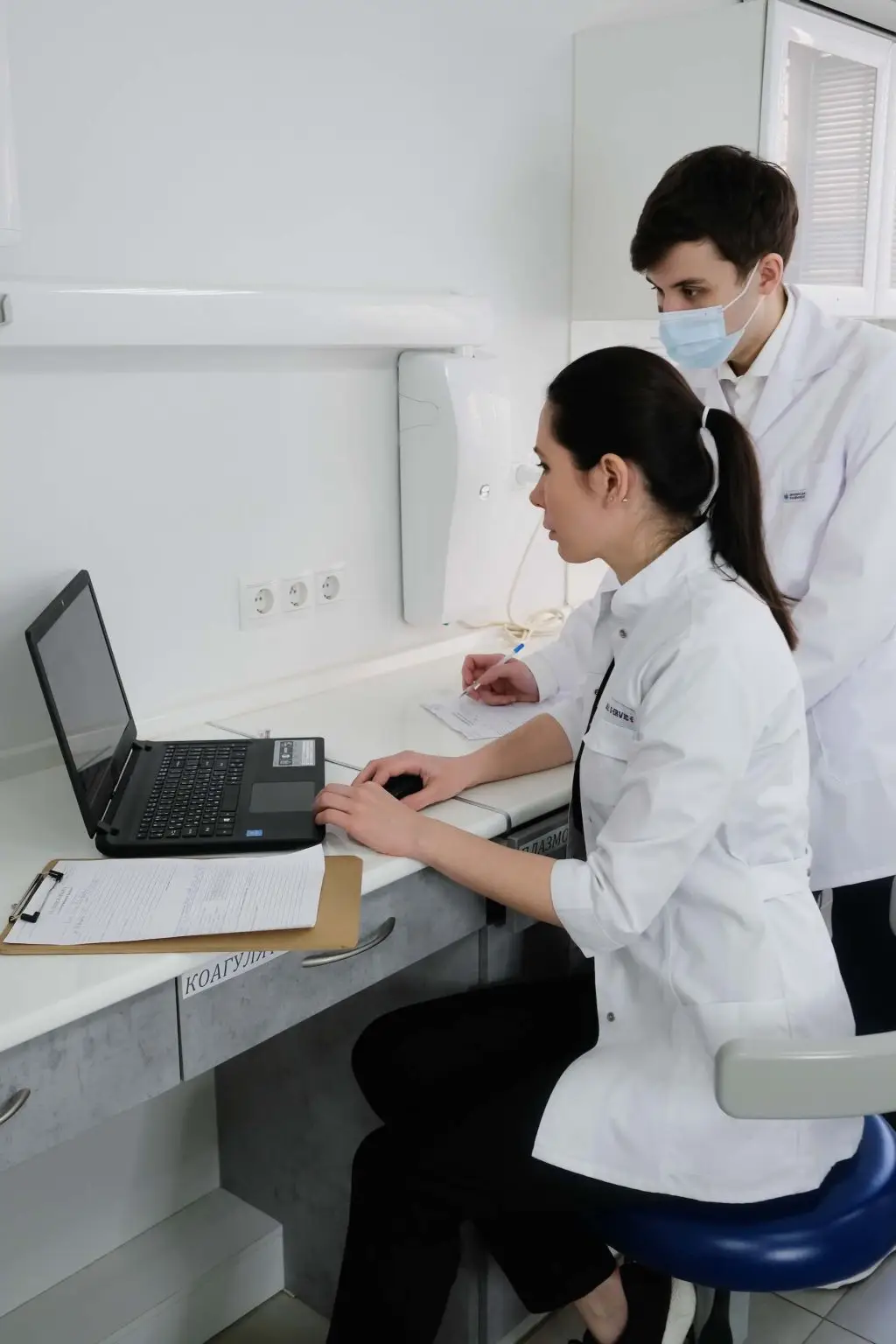 doctors working at computer hospital